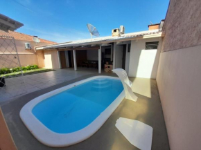 Bela casa com piscina no centro de Penha/SC BSL190
